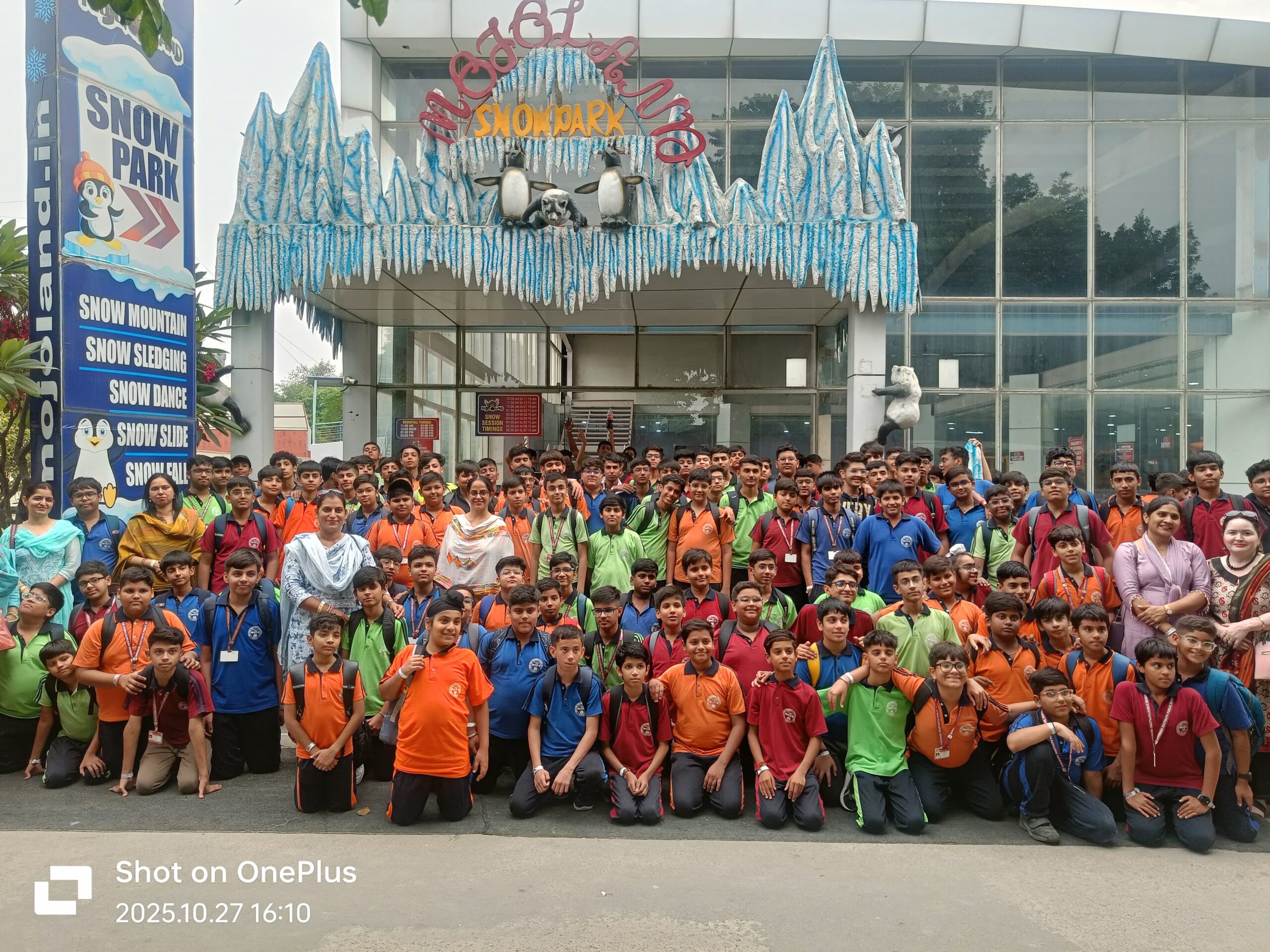 trip-to-mojoland-bag-pacer-holidays