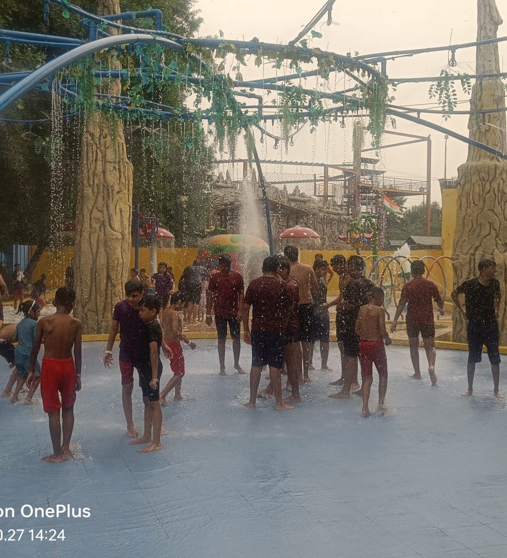 trip-to-mojoland-bag-pacer-holidays